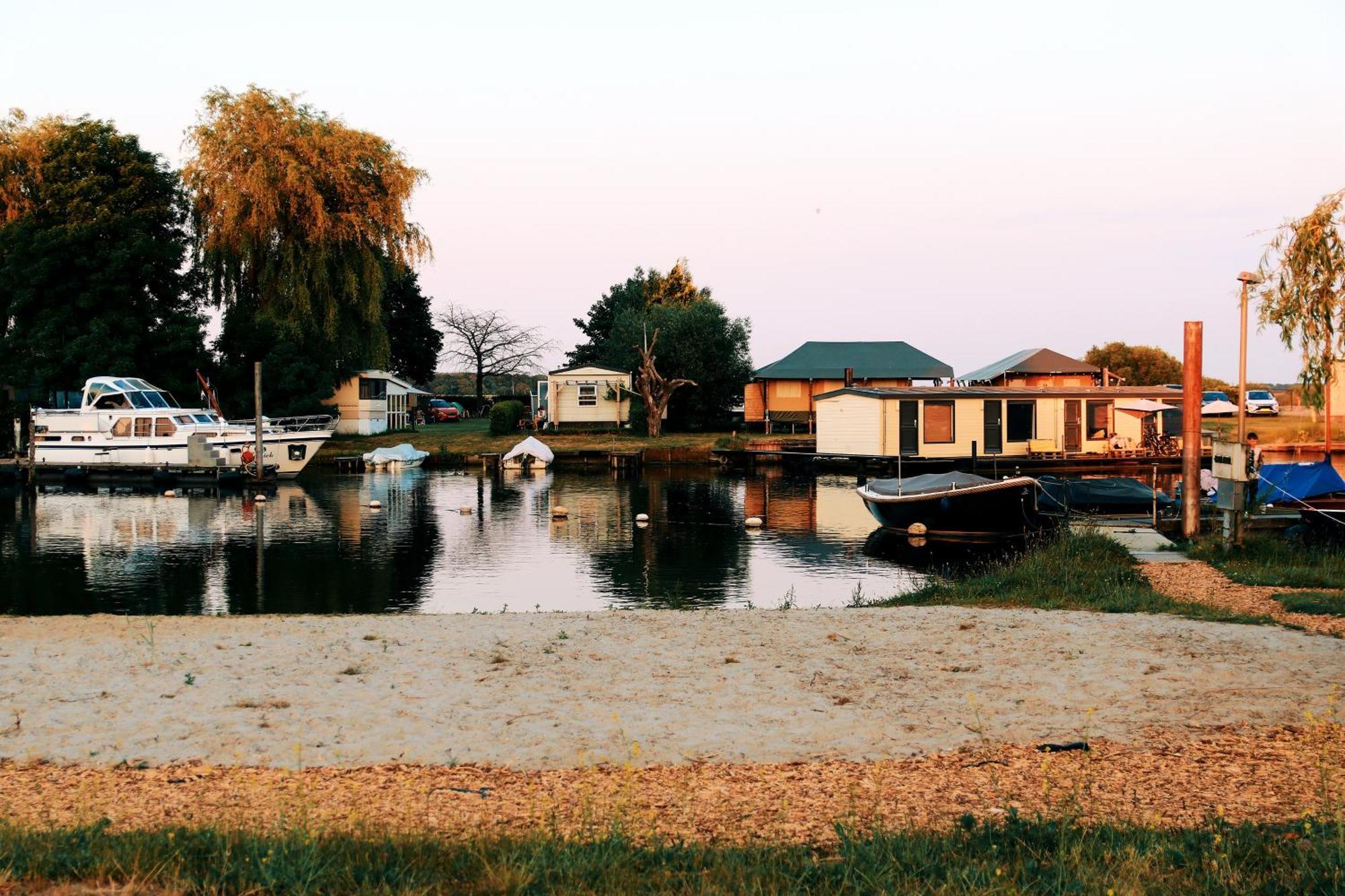 Luxury Lake Lodge Alphen  Екстериор снимка